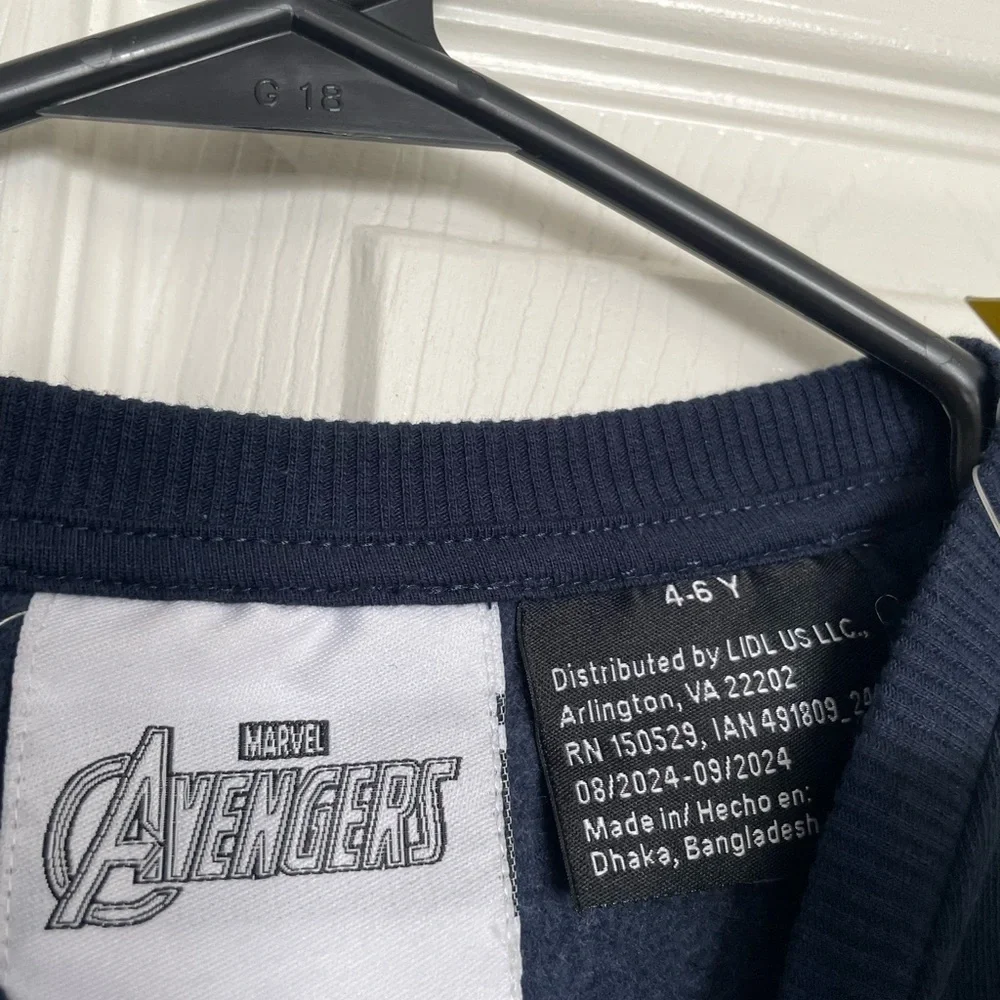 NWT Marvel Kids Navy Sweatshirt with Avengers Design 4-6 Years Old Hulk Iron Man